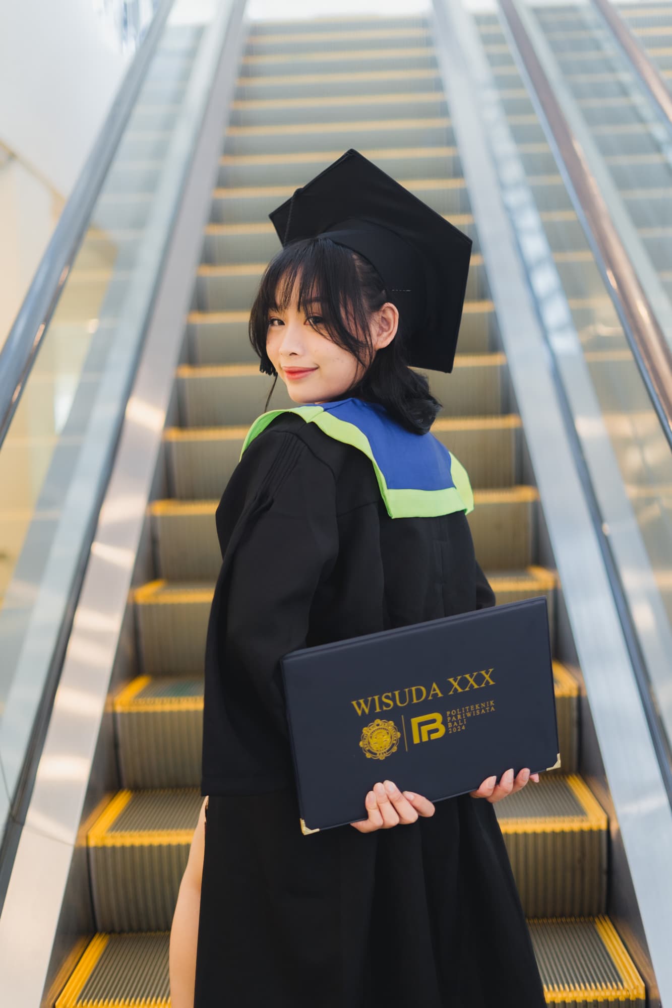 graduation - Edit-09977_umdnvh